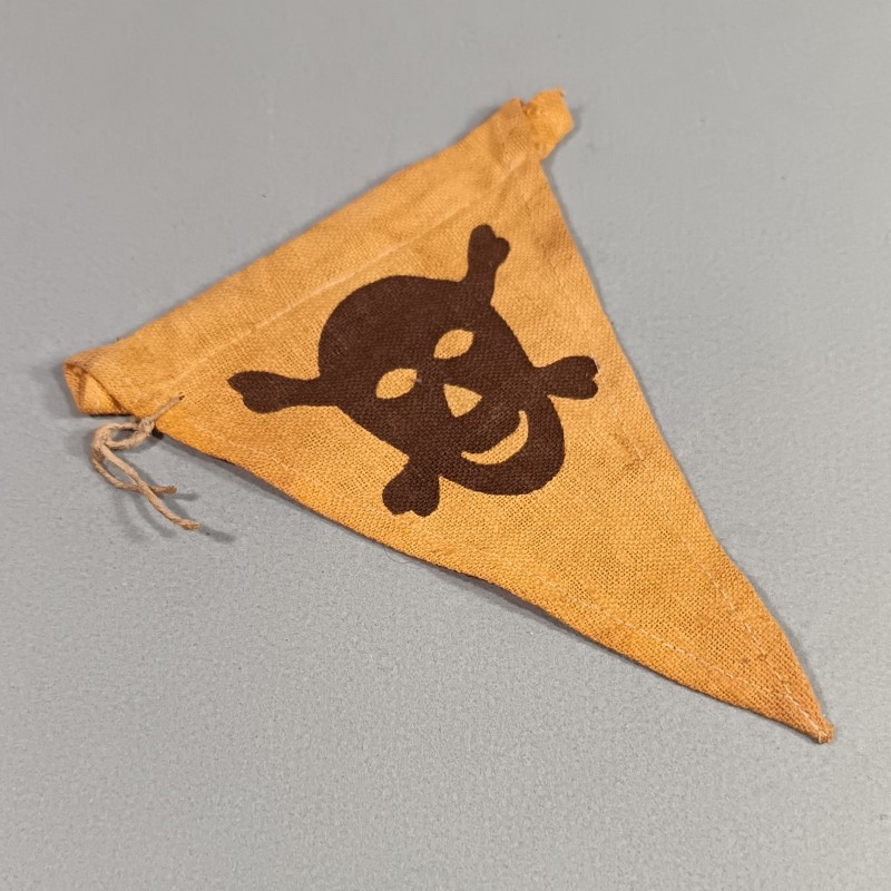 PETIT DRAPEAU ALLEMAND SIGNALEMENT DE MINES OU TERRAIN MINE SECONDE GUERRE